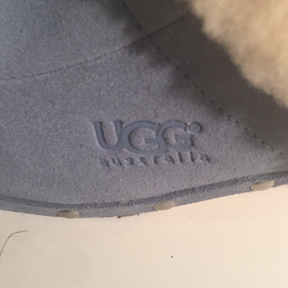 SOLD. Almost New Ugg Clog - Picture 6 of 9